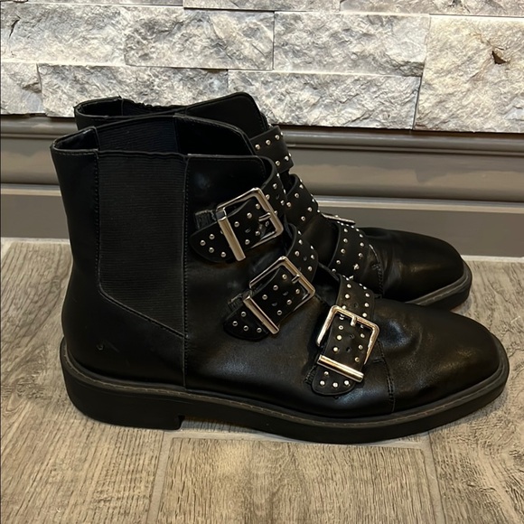 Urban Outfitters Black Zoe Triple buckle studded Straps size 9 - Picture 2 of 12